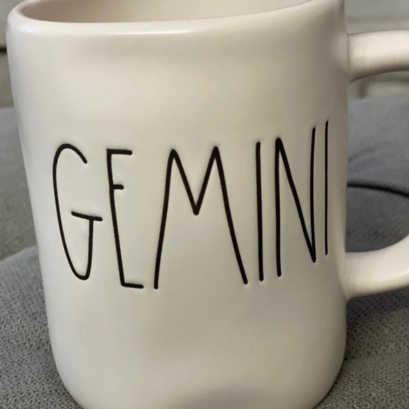 Rae Dunn Moon Sign/ Horoscope Gemini Mug - Picture 4 of 6